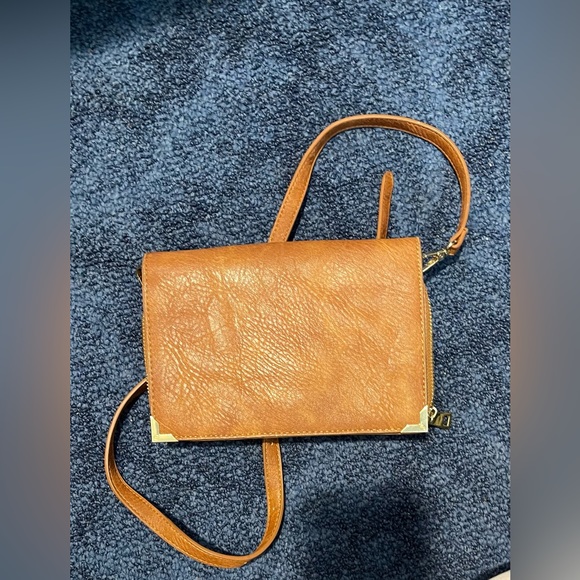 Urban Expressions Certified Vegan purse - Picture 1 of 10